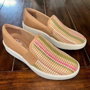 Clarks Women's Tan Slip-On Sneakers multi color Size 5